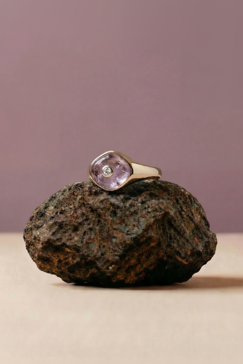Violet Stone Signet Ring Gold - Rock Editorial